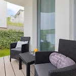 Redlowo & 2 Bedrooms & Parking By Renters Appartement