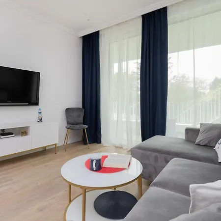 Redlowo & 2 Bedrooms & Parking By Renters *