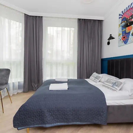 Redlowo & 2 Bedrooms & Parking By Renters Apartment *