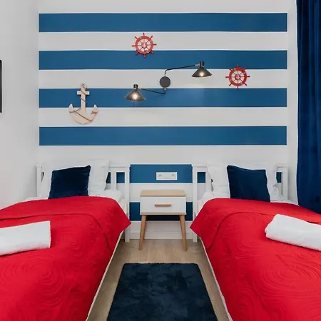 Redlowo & 2 Bedrooms & Parking By Renters شقة