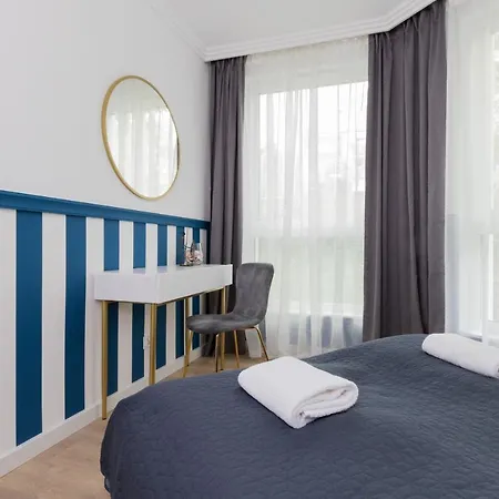Redlowo & 2 Bedrooms & Parking By Renters غدينيا