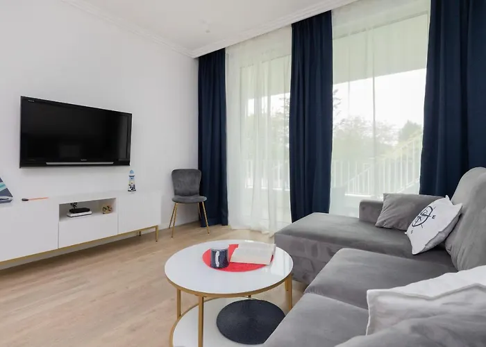 Redlowo & 2 Bedrooms & Parking By Renters *