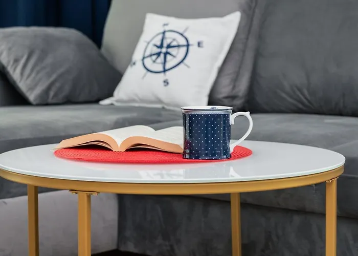 Redlowo & 2 Bedrooms & Parking By Renters Appartement *