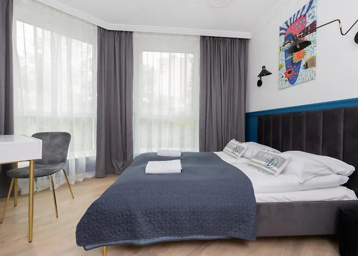 Redlowo & 2 Bedrooms & Parking By Renters Appartement *