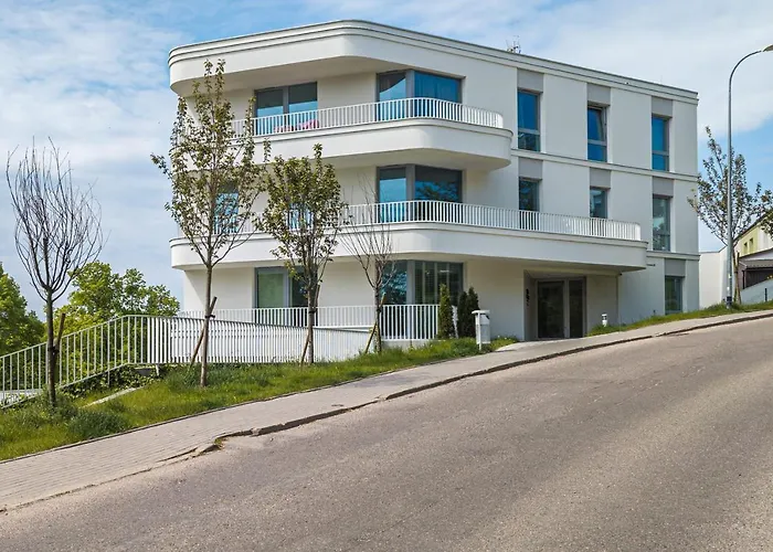 Redlowo & 2 Bedrooms & Parking By Renters *