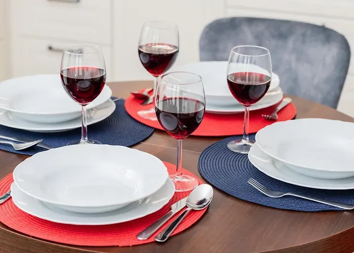 Redlowo & 2 Bedrooms & Parking By Renters Appartement *