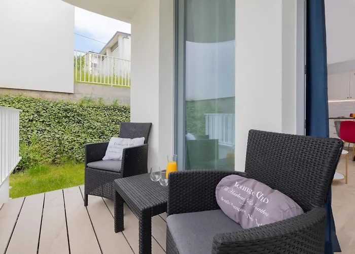 Redlowo & 2 Bedrooms & Parking By Renters Appartement