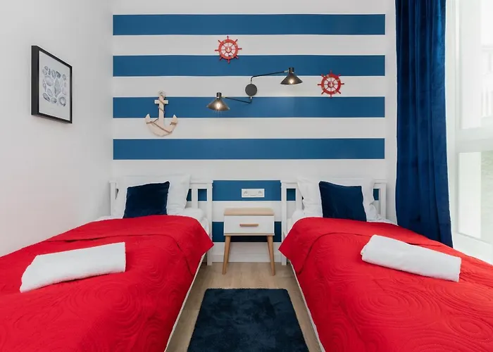 Redlowo & 2 Bedrooms & Parking By Renters Appartement